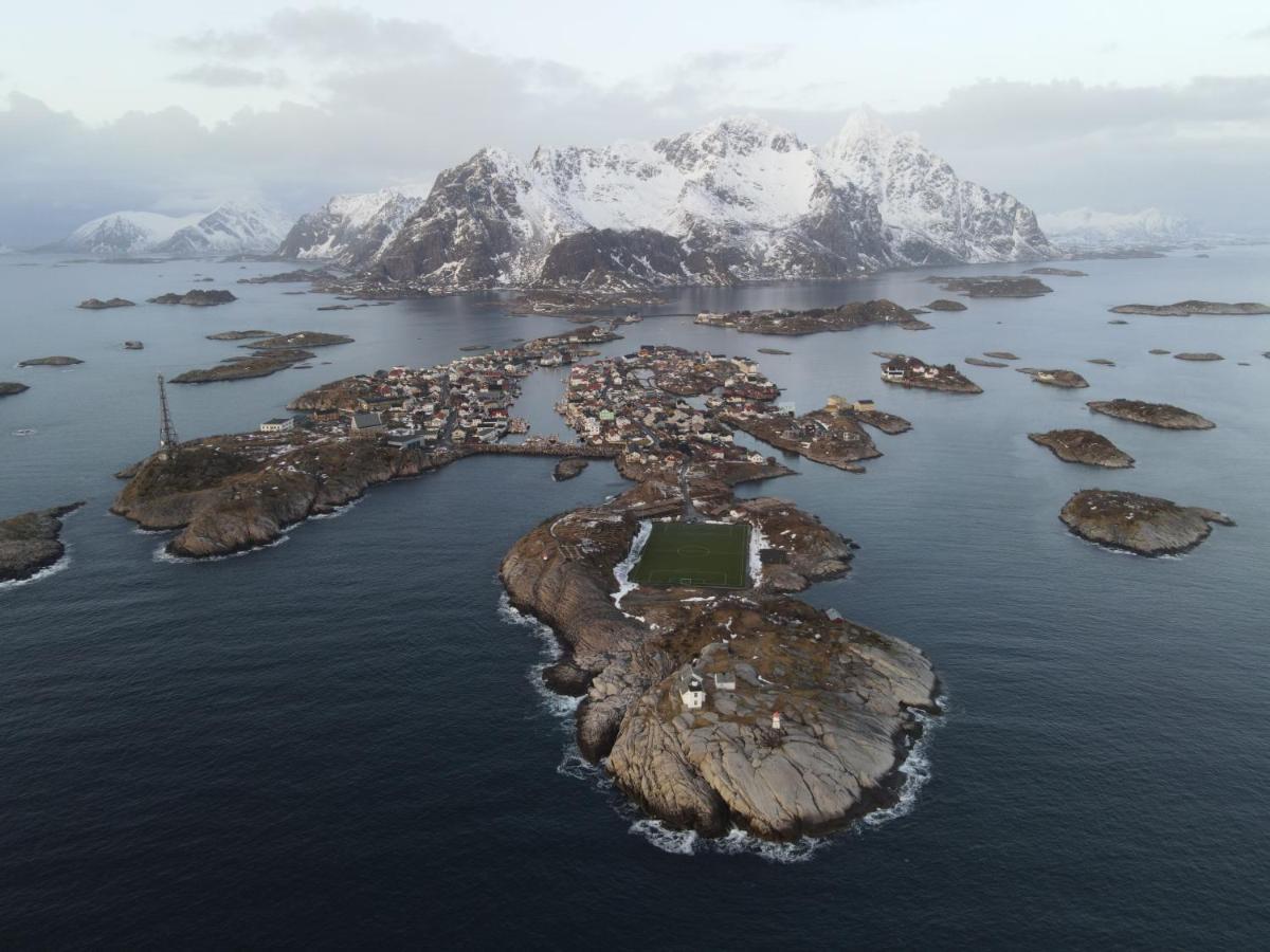 Modern Apartment In Henningsvaer Bagian luar foto